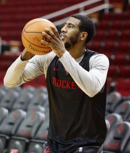 迫使边后卫 迫使边后卫