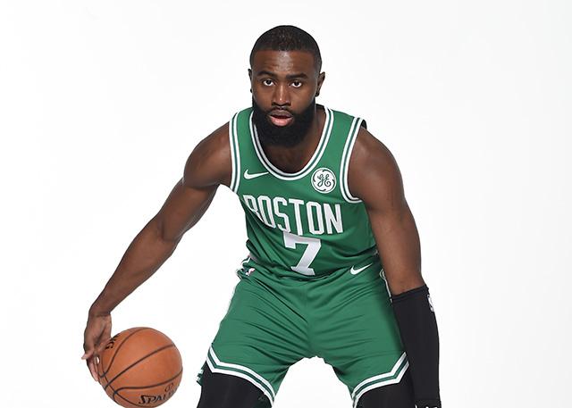 一脚出球成 一脚出球成